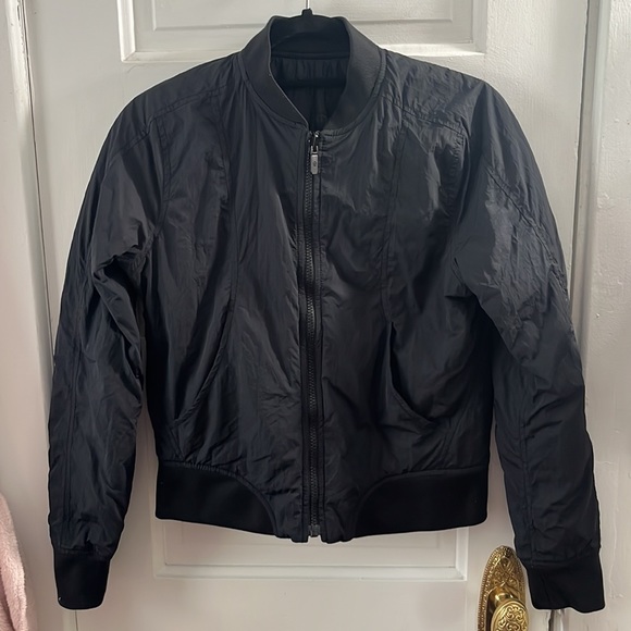 Lululemon reversible non-stop bomber insulated - Picture 2 of 9